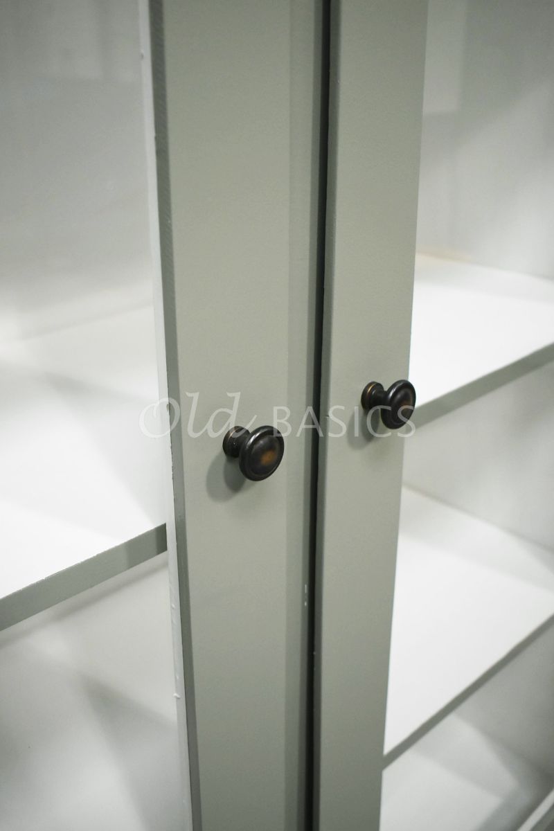 Detail van Vitrinekast, groen, materiaal hout